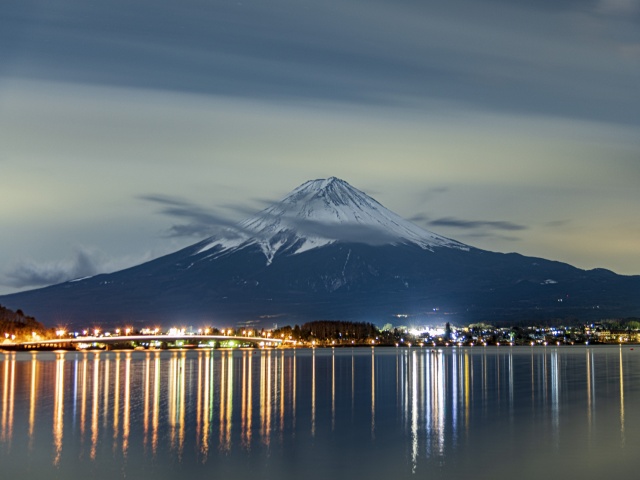富士山と街